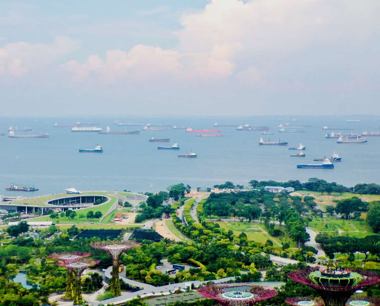 Graphic showing interconnected payment networks with the logos of Thunes and Circle highlighted.