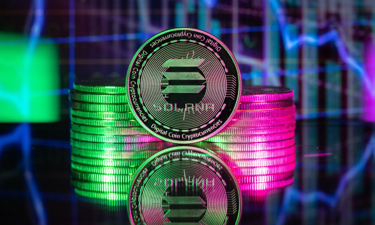 Drift Protocol website banner announcing pause due to cyberattack on Solana blockchain