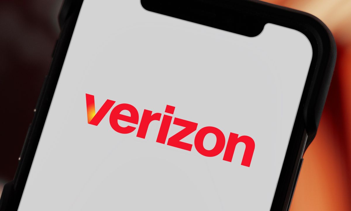 A graphic illustrating various retail and telecom logos converging into a central digital wallet icon.