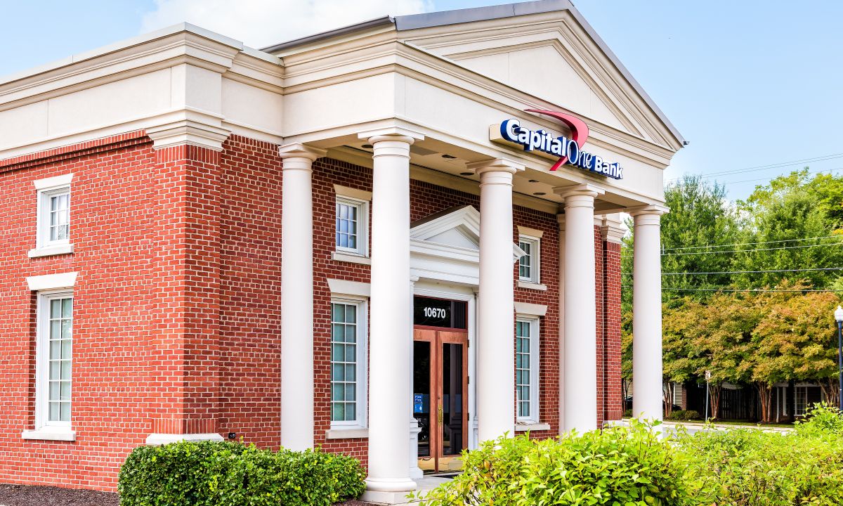 Carte des États-Unis mettant en évidence les fermetures d’agences bancaires, avec Ohio et Texas en vedette