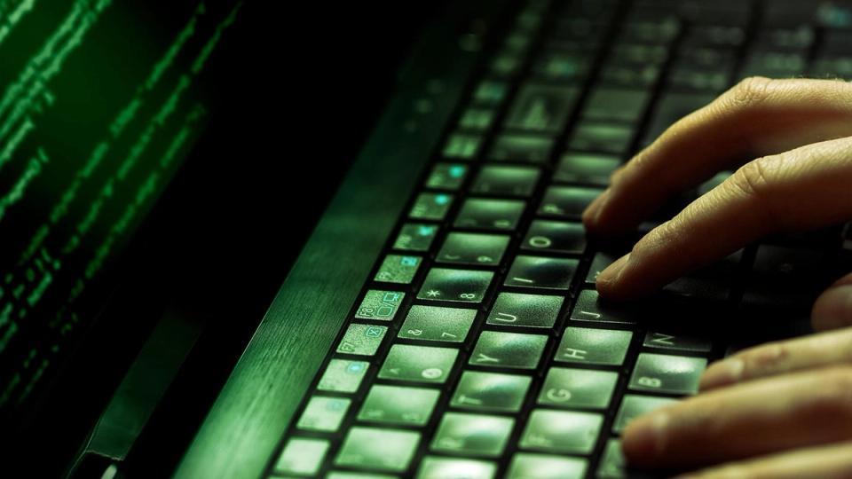 JPMorgan report graphic illustrating the decline in DeFi institutional appeal due to security flaws.