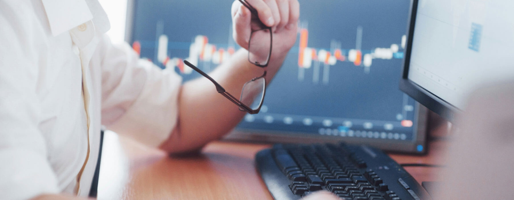 Projection graph of stablecoin volumes overtaking Visa amid $100T wealth transfer