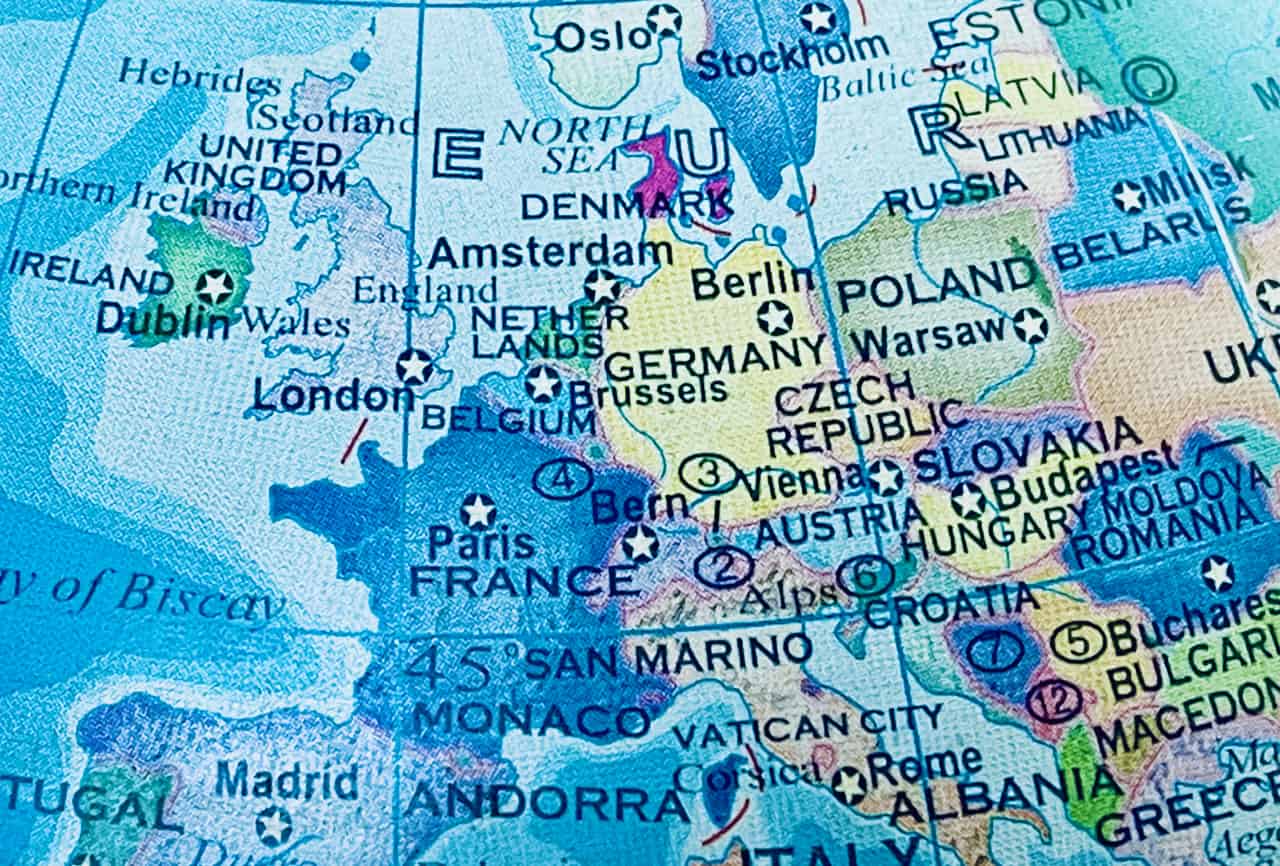 A graphic representing Alpaca's expansion into Europe, with connecting lines between the US and EU, highlighting trading platforms.