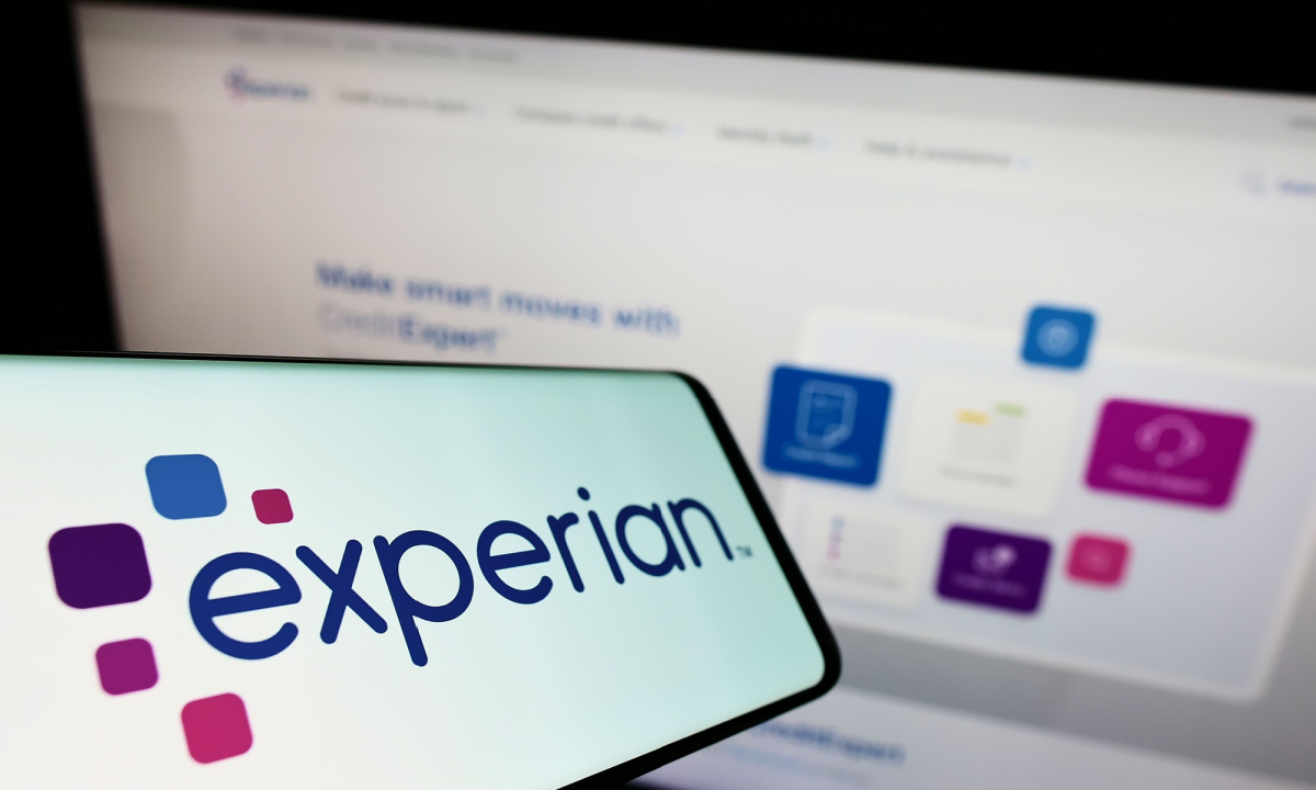 Experian Express paneli, topluluk bankaları için akıcı kredi raporu erişimini gösteriyor